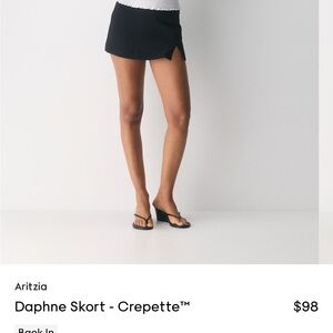 Aritzia Daphne Skort